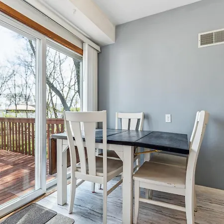 Spacious 3-Bed Loft Home, Private Deck & Fire Pit